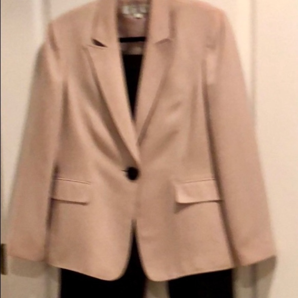 Tan Tahari Blaze-r Classic style